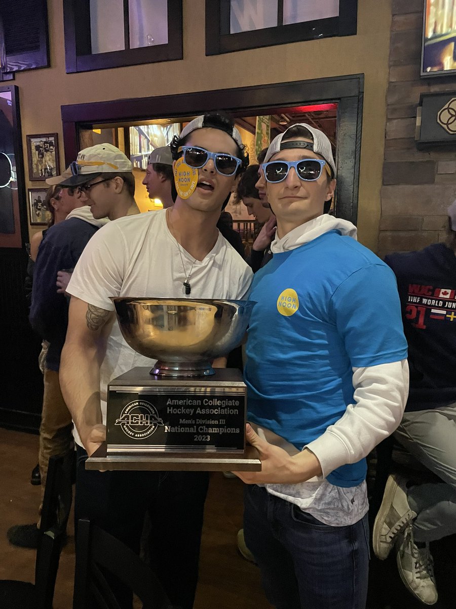 Can we get a retweet for the National Champions?? #Nooners <a href="/highnoonsunsips/">High Noon</a> <a href="/stoolpresidente/">Dave Portnoy</a>