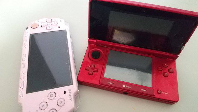 まだ３DS,PSPで遊んでる方いらっしゃったりしますか❔今はSwitchがほとんどですが、数年前までは ３DSで逆転裁判