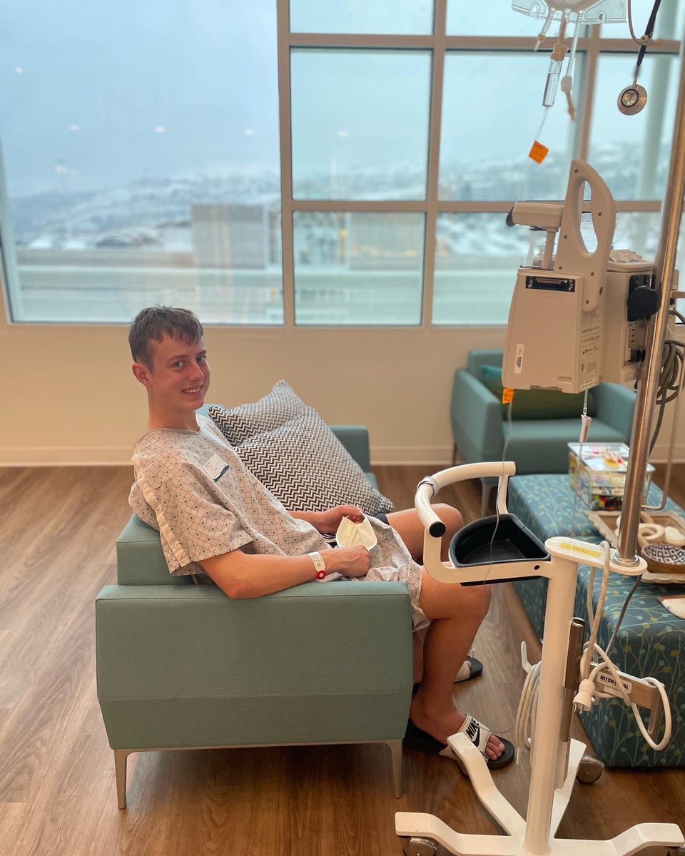 Carter_Perry15's tweet photo. Made it thru my first week of chemo💪🏼The vibes are positive and the prayers are working- keep ‘em coming! 🙏🏼💚 https://t.co/c2viJy9v13