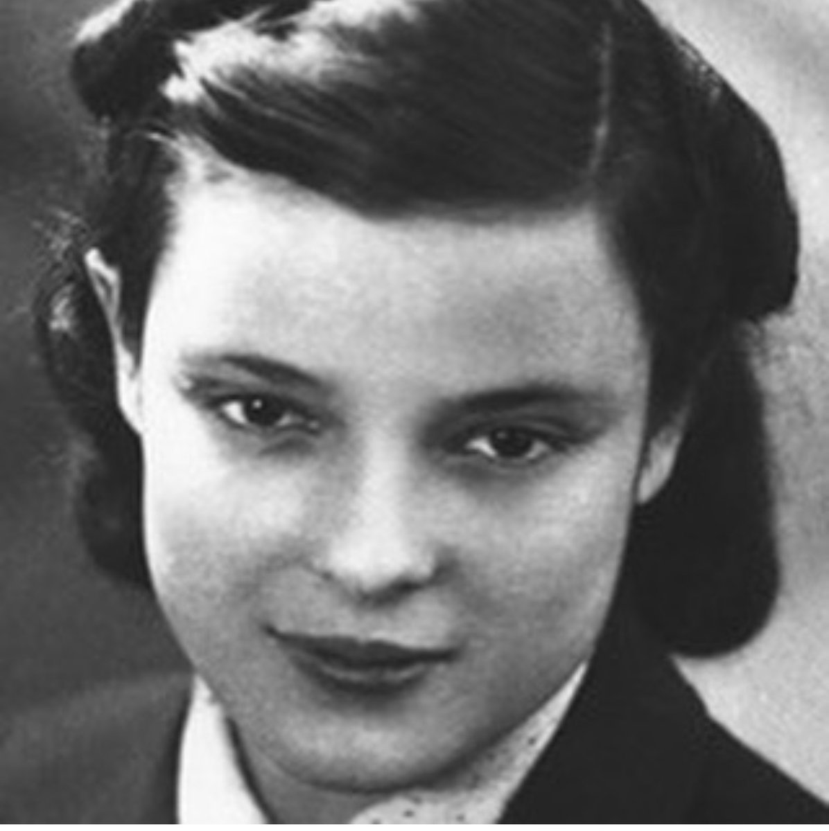 FourWintersWW2's tweet photo. A Photographer by trade, Faye served as a nurse and doctor’s aide for extreme surgeries, participating in partisan missions. 

⭐️🎥 FOUR WINTERS: A Story of Jewish Partisans' Resistance &amp; Bravery During WWII 🎥⭐️

📣 10 DAYS ONLY at @hotdocs_ Cinema
https://t.co/cRg4qCR0Hf https://t.co/kquMq2dMO4
