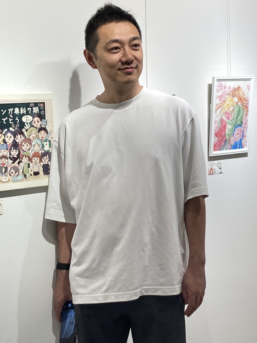 #コルクラボマンガ専科卒展
半年間講師をしてくださった、マンガ編集者佐渡島さんが来場〜！ https://t.co/a2DzOmf0V6