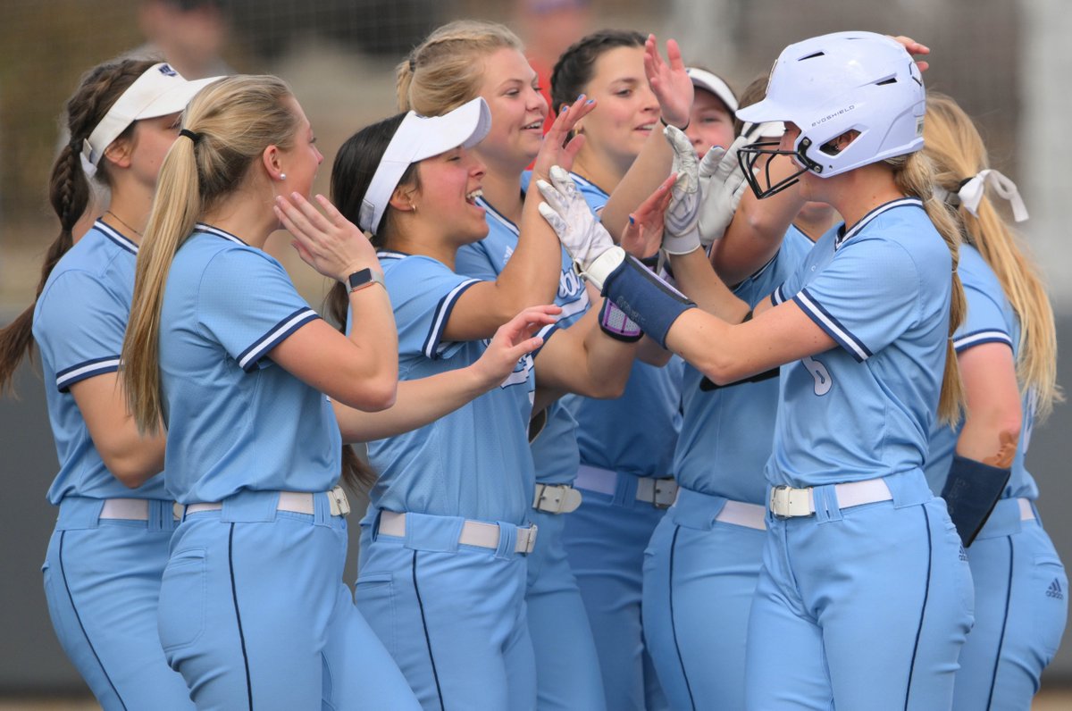 No. 21-ranked <a href="/IchabodSB/">Washburn Softball</a> takes pair of 2-1 MIAA nailbiters over Central Missouri. @WUsports ...
topsports.news/news/3068-no-2…