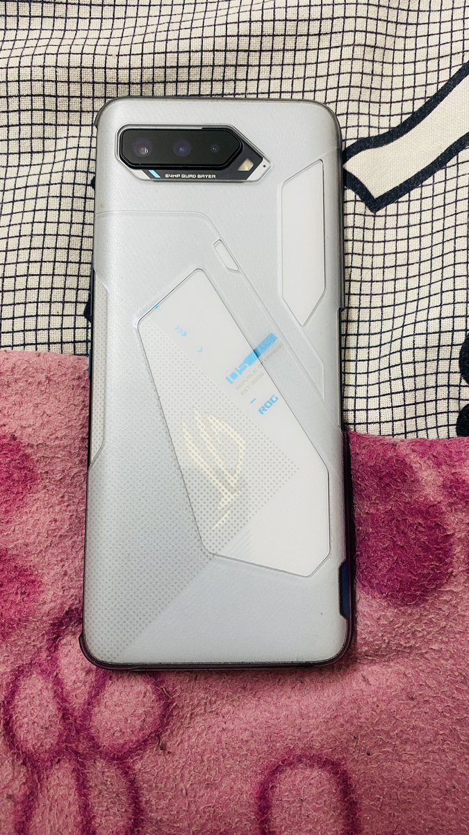 navneekraaj's tweet image. This is the ROG 5s, purchaes on 12th-March-22 now dead, visited service center F1 Info Solution &amp;amp; they returned my phone after hours of diagnosis stating that “Motherboard is dead, and you have to pay 40,000 to get it fix, realy Asus?💔 @ASUSIndia @ASUS_ROG @ASUS @ASUS_ROGUK