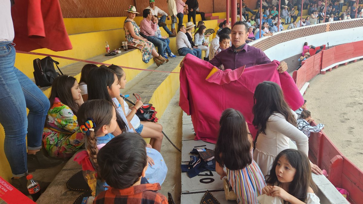 tmxhidalgo's tweet photo. #PalcoInfantil en La Plaza de Toros "La Florecita".
Gracias a la empresaria Mafer Parra por la invitación.
Gracias al mt Jaime Adrián por el apoyo.
Gracias a los niños que participaron.
#SialosNiñosenlosToros https://t.co/rPXs8nWWQh