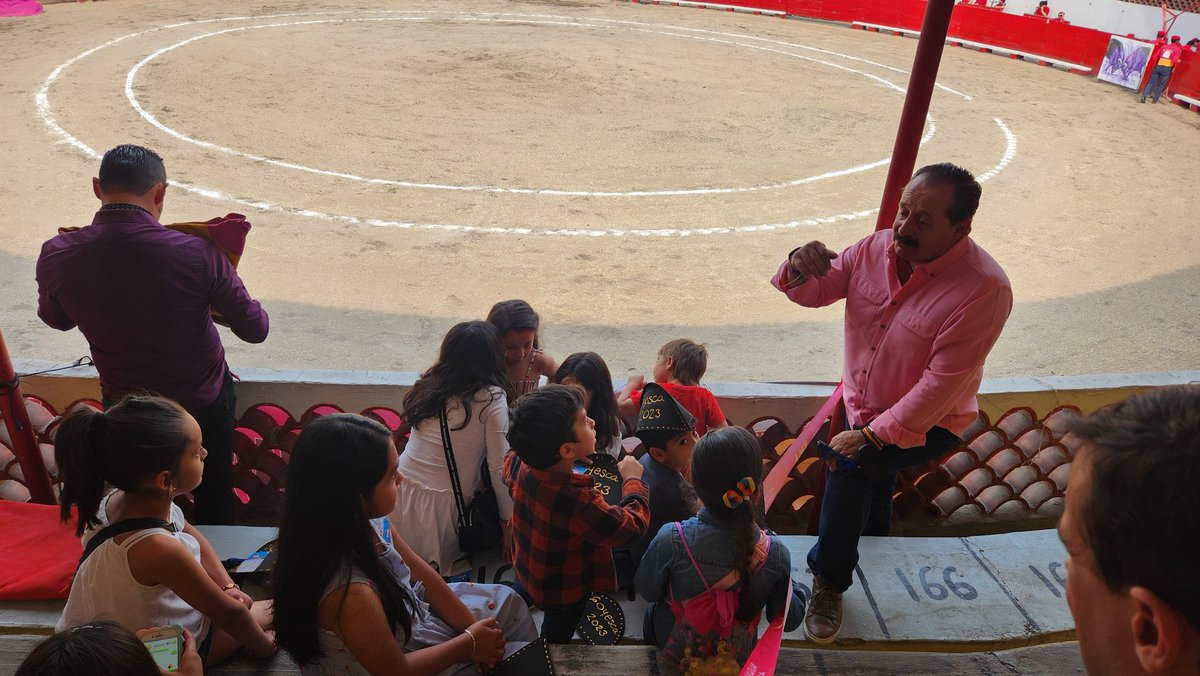 tmxhidalgo's tweet photo. #PalcoInfantil en La Plaza de Toros "La Florecita".
Gracias a la empresaria Mafer Parra por la invitación.
Gracias al mt Jaime Adrián por el apoyo.
Gracias a los niños que participaron.
#SialosNiñosenlosToros https://t.co/rPXs8nWWQh