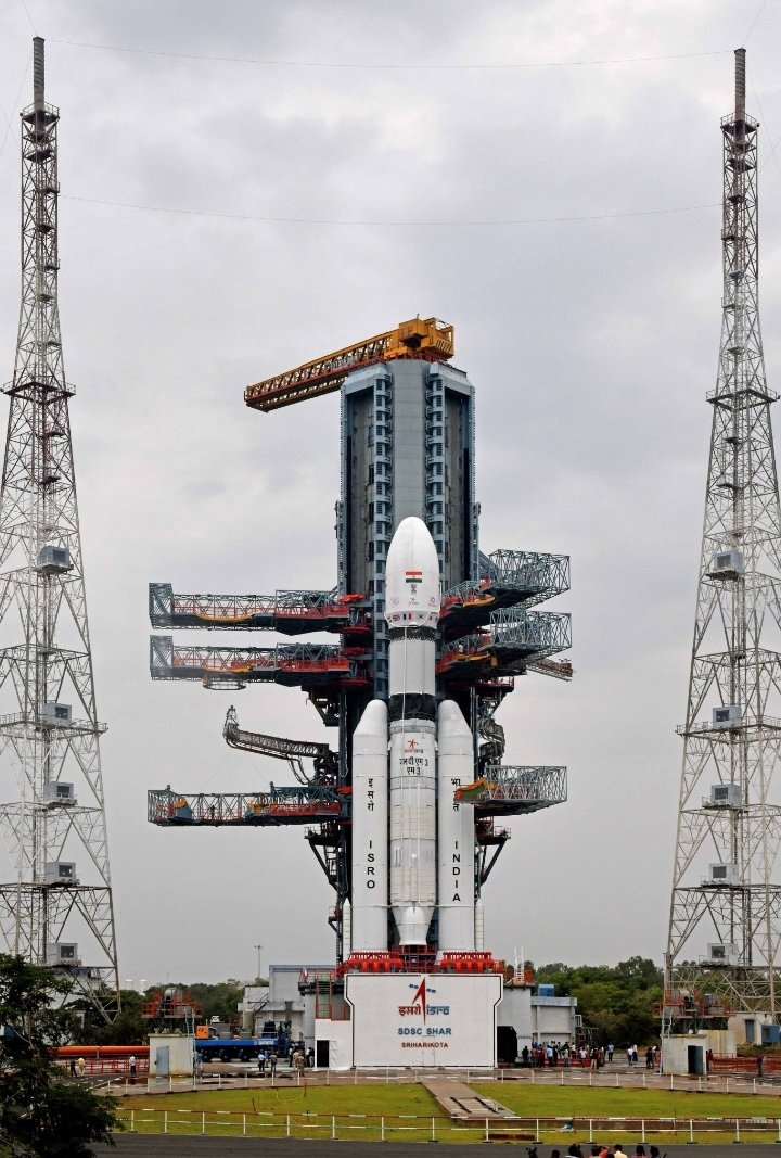 mbggyism's tweet photo. T-50 minutes to the launch of our bahubali 

#OneWebLaunch #ISRO https://t.co/3K8a3YKOZG