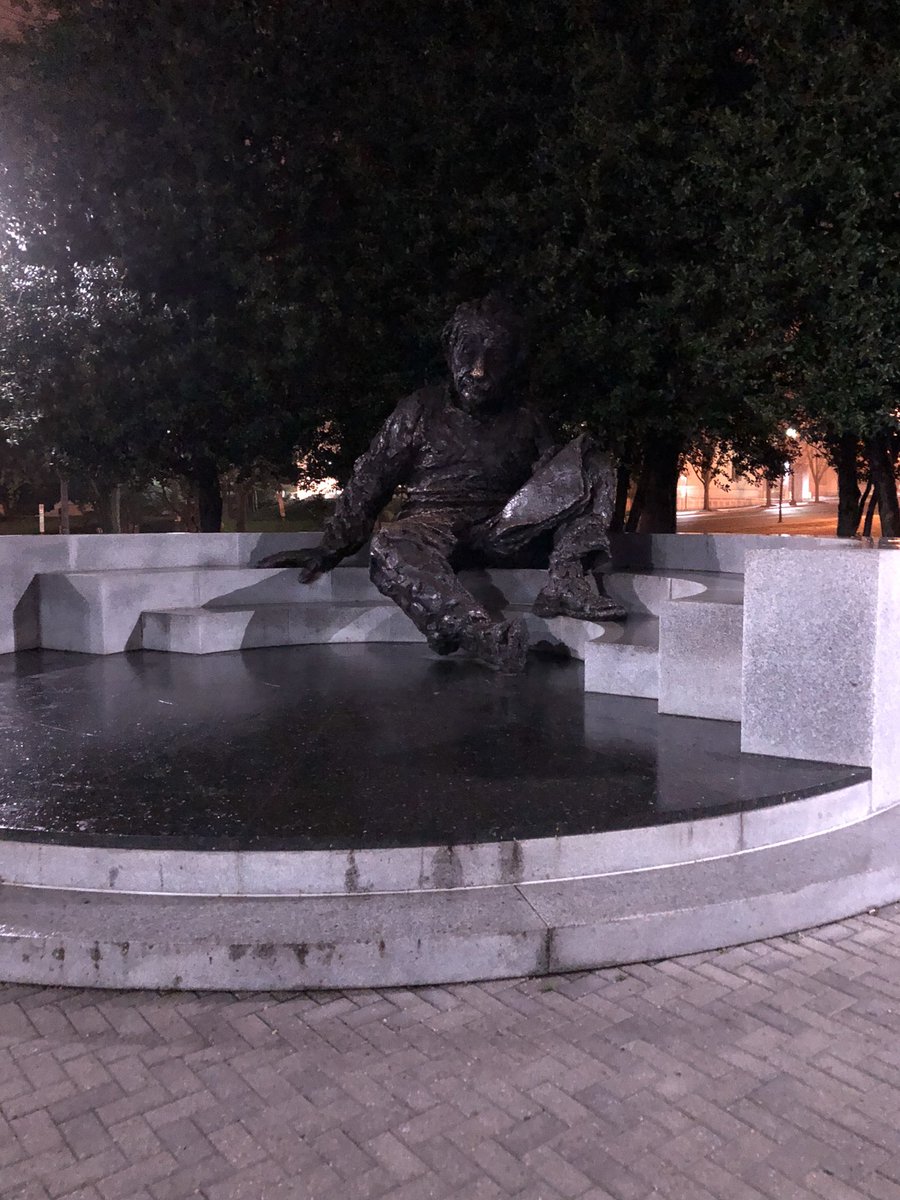 TheMic0225's tweet photo. End of the night walk spent taking #PhotosWithAlbert https://t.co/MFk1jgndKK