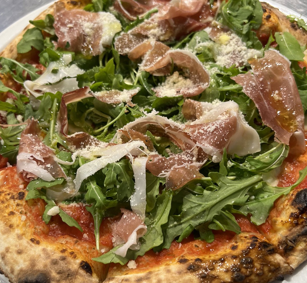 The Rocket! 🍕 Feast on a beautiful blend of Ontario prosciutto, creamy mozzarella cheese, and our signature tomato sauce, topped with fresh arugula and a generous sprinkle of parmesan cheese. 🥓🧀🍅 This savory and scrumptious pizza is sure to send your 850togo.ca