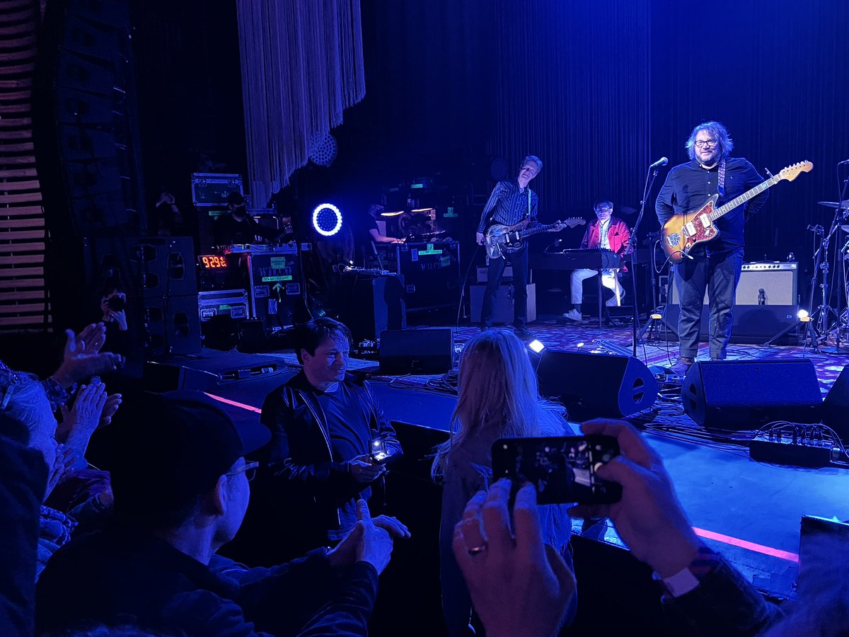 Just watched @ChrisKattan come down to the pit in the middle of tonight’s @wilco show and propose to his girlfriend. They remained there while the band played I’m The Man Who Loves You. #RandomWilcoOccurrences