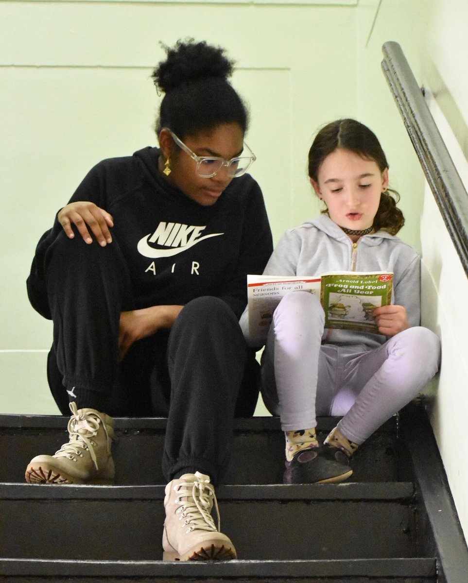 SteinerSchoolNY's tweet photo. “I read a book one day and my whole life was changed.” #orhanpamuk
#steinereighthgrade students have been teaming with #steinersecondgrade students for #readingsessions as part of our #communityengagement activities. #steinerstudents #steinerschoolny #joyoflearning https://t.co/UnMRTrUPvr
