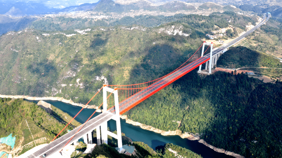 LiveinGuizhou's tweet photo. 【Yangbaoshan Bridge in the morning fog🥰】#Yangbaoshan Bridge in the morning fog is comparable to a truly picturesque #wonderland.👏👏

📷 by Sohu news

#Guizhou #China #onebridgeaday https://t.co/syzJpTJ5Dm