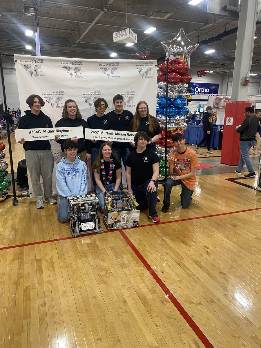TbhsTech's tweet image. Having a great time in Iowa with two of the robotics teams. It’s really neat to see all the states representing here and a few other countries.  The red stars represent all the states and countries present.  Our team alliances are from West Virginia and Texas.
