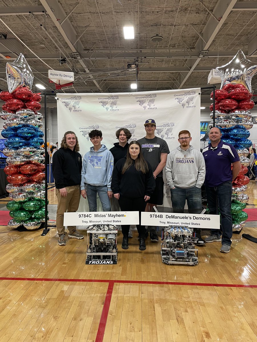TbhsTech's tweet image. Having a great time in Iowa with two of the robotics teams. It’s really neat to see all the states representing here and a few other countries.  The red stars represent all the states and countries present.  Our team alliances are from West Virginia and Texas.
