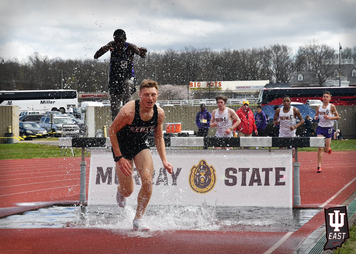 IUE_TFXC's tweet photo. Some of the Best 📸s from Murray State! 

#RedWolfNation
#OnePack https://t.co/5AvDno86Pg