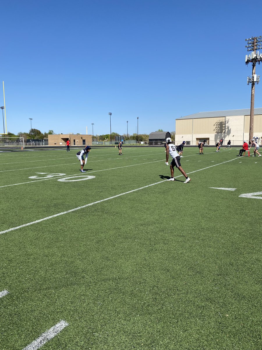 DarrienGScoutU's tweet photo. DFW Football Showcase at Arlington Martin High school today! Over 200 Middle and High School athletes in attendance! @Walls_24 @ScoutUrecruit @FBUcamp https://t.co/1MUQ4qqLUv