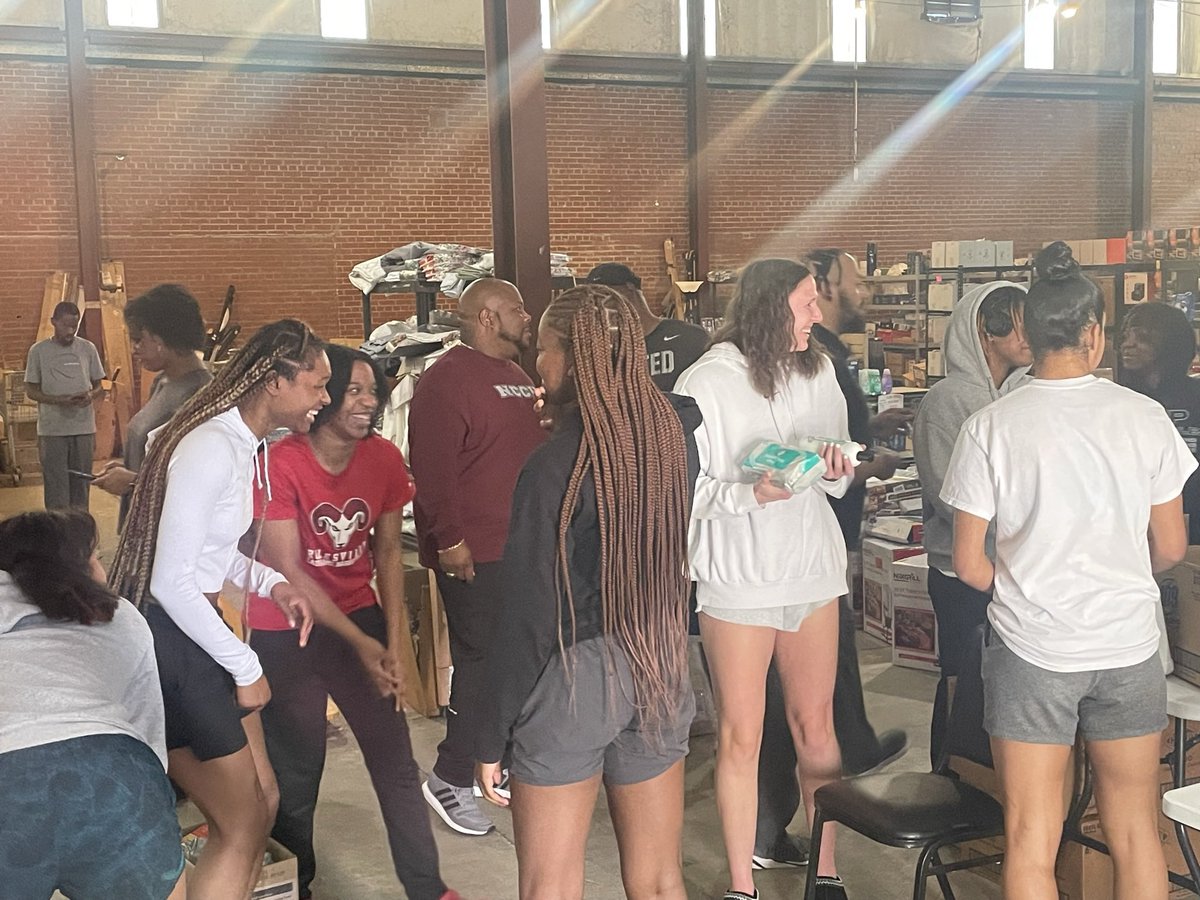 Coach Clint Williams tweet media