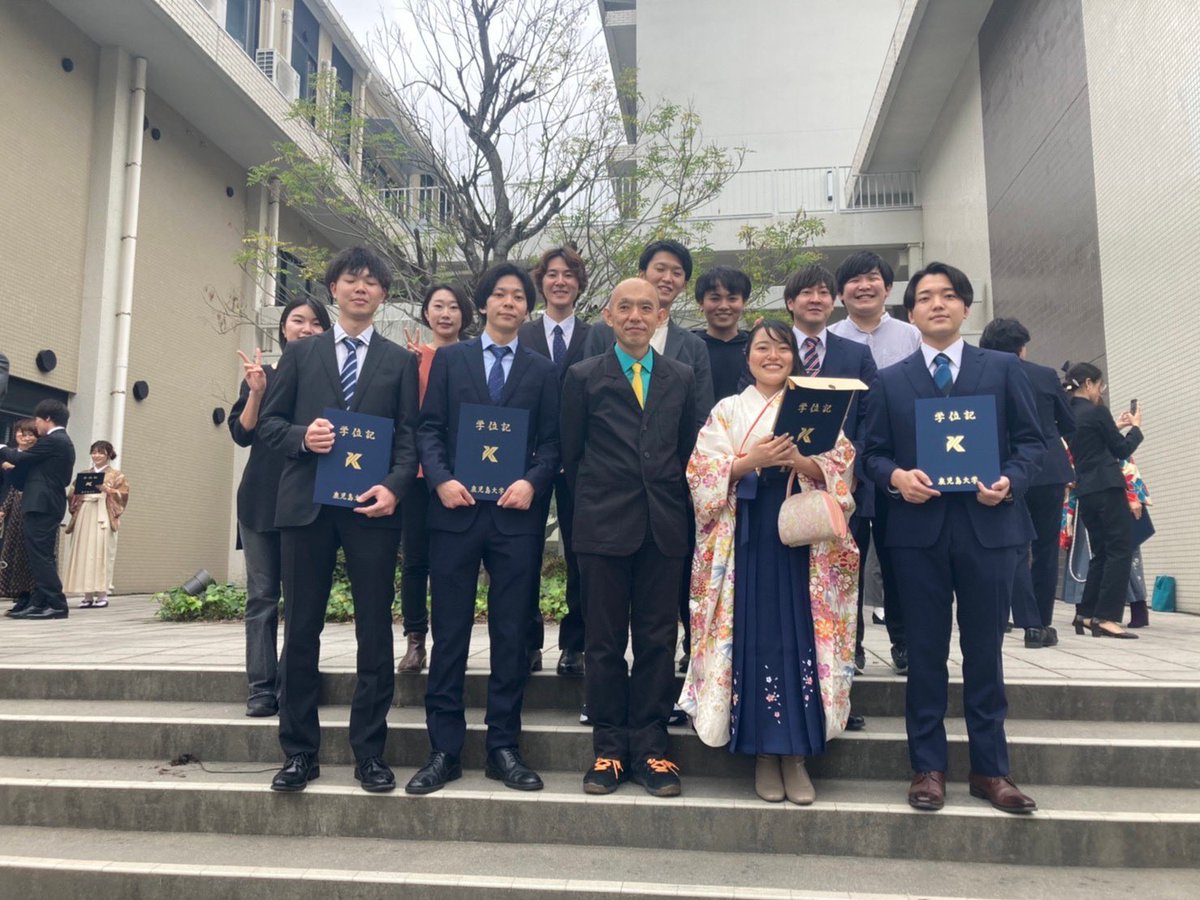 LABSHIB's tweet photo. 先日、卒業式でした🌸
卒業、修了生のみなさんおめでとうございます！
またいつでも遊びに来てくださいね〜！！
オカダ https://t.co/bvsoTYaN5T