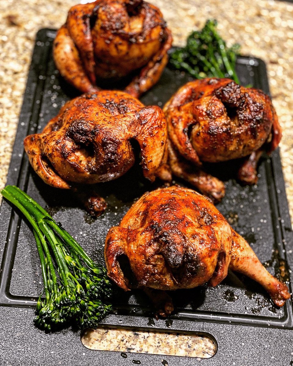 god_guided's tweet photo. Jerk cornish hen 2 ways. 2 on the grill, 2 roasted in the oven. Garlic herb potatoes, butter based broccolini w/garlic bread. 👨🏾‍🍳 #food #tooeasy #chef #cheflife #jerk #jerkchicken #foodporn #foodie #foodstagram #foodphotography https://t.co/1QoWNa4aDF