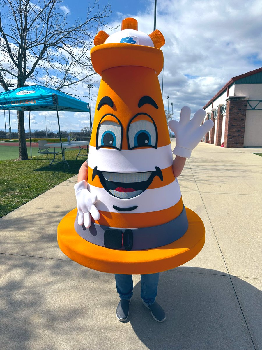 PikeHaleighdee's tweet photo. Safety Sam making his debut in @CaltransD2 today at the Clean California Community Days Festival! We had a great time walking around and taking pictures with people and seeing all the smiles when they spotted a giant safety cone! @CaltransHQ #CleanCA #CleanCACommunityDays https://t.co/XiBzKTHjWu