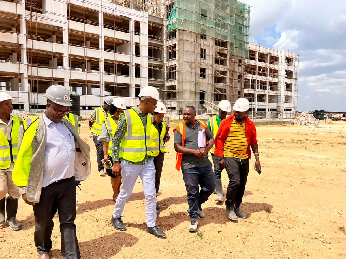 date_africa's tweet photo. 🇹🇿Tanzania : Minister of Energy, Hon. January Makamba on last 01/03/2023, inspected the construction project of the Office Building of the Ministry of Energy in the town of Sarika Mtumba, Dodoma which has currently reached 58 %.
#utdatanzania #utdaswahili #utdainfo #utdadodoma https://t.co/51ArsEUswL