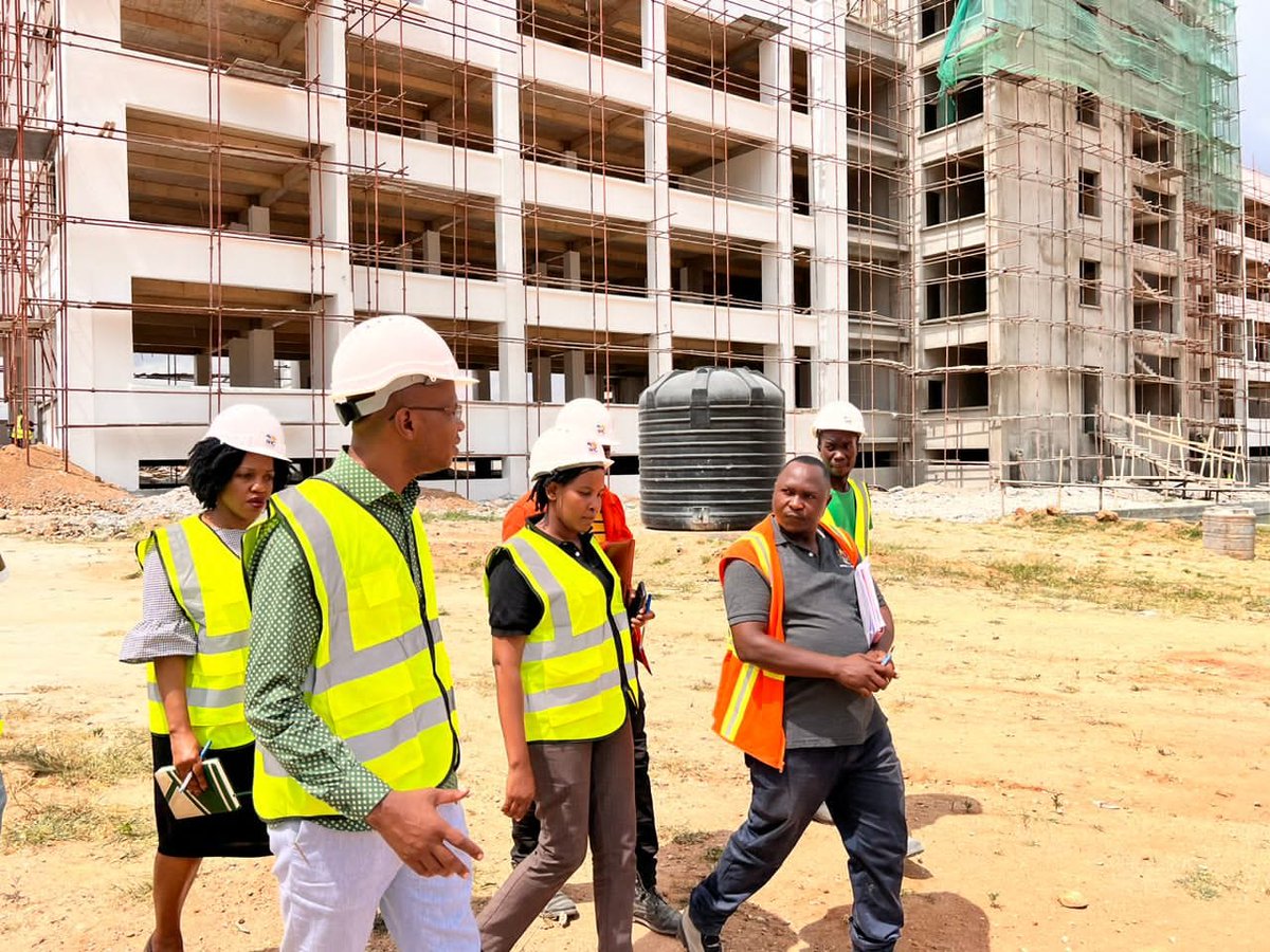 date_africa's tweet photo. 🇹🇿Tanzania : Minister of Energy, Hon. January Makamba on last 01/03/2023, inspected the construction project of the Office Building of the Ministry of Energy in the town of Sarika Mtumba, Dodoma which has currently reached 58 %.
#utdatanzania #utdaswahili #utdainfo #utdadodoma https://t.co/51ArsEUswL