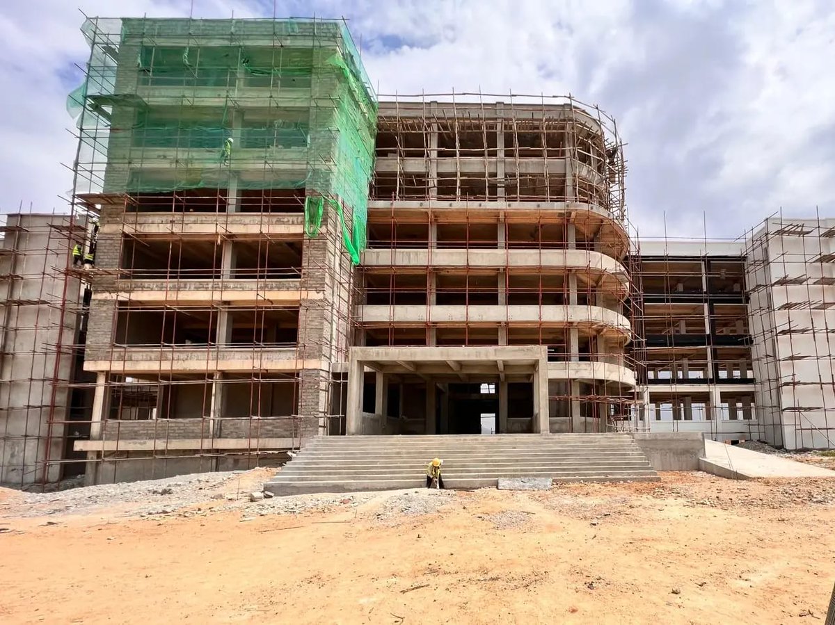 date_africa's tweet photo. 🇹🇿Tanzania : Minister of Energy, Hon. January Makamba on last 01/03/2023, inspected the construction project of the Office Building of the Ministry of Energy in the town of Sarika Mtumba, Dodoma which has currently reached 58 %.
#utdatanzania #utdaswahili #utdainfo #utdadodoma https://t.co/51ArsEUswL