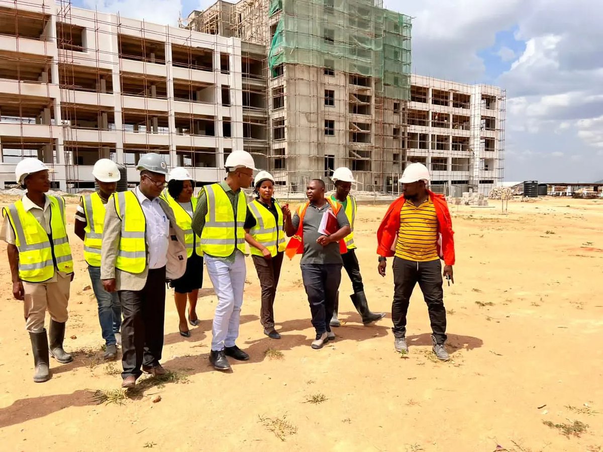 date_africa's tweet photo. 🇹🇿Tanzania : Minister of Energy, Hon. January Makamba on last 01/03/2023, inspected the construction project of the Office Building of the Ministry of Energy in the town of Sarika Mtumba, Dodoma which has currently reached 58 %.
#utdatanzania #utdaswahili #utdainfo #utdadodoma https://t.co/51ArsEUswL