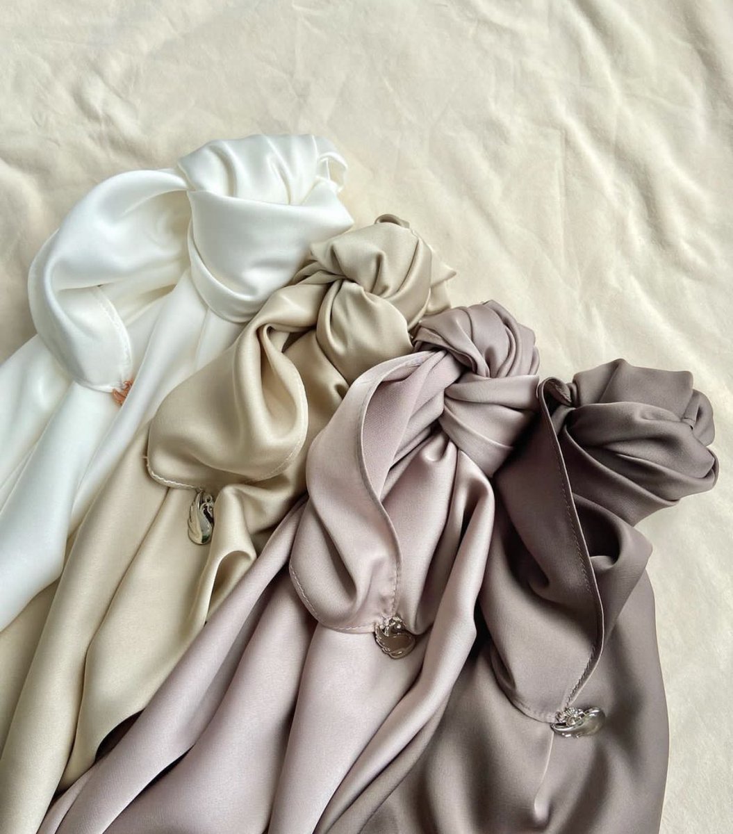 whiteniey's tweet photo. You need to wear this royale satin shawl for Raya >>>> https://t.co/ThtP3jqy7t