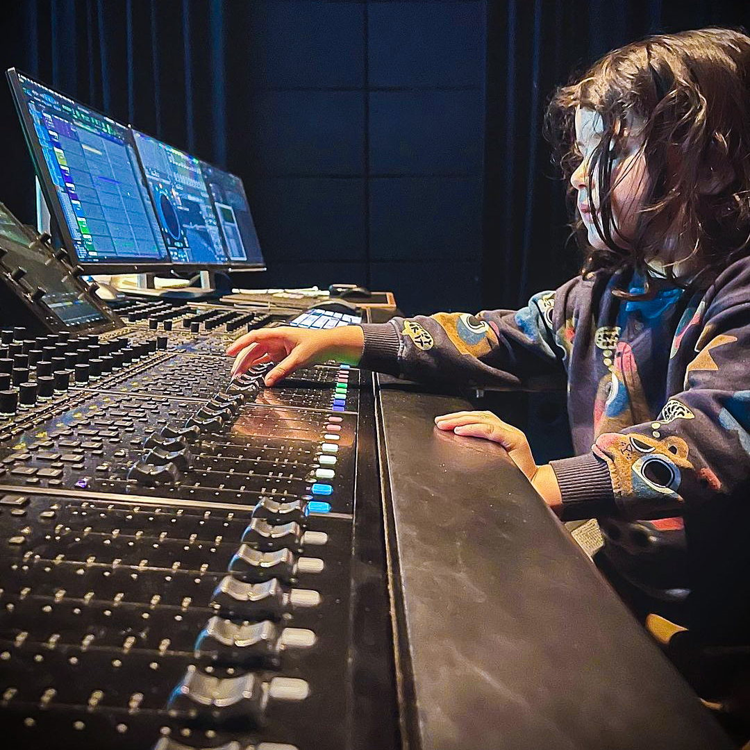 Avid's tweet photo. 👍 The future of sound design
📷 https://t.co/zAVaEWmIUr
▶️ https://t.co/xzUL0cf7ZB

#avids6 #postsound #postsoundmixer #avidprotools #future #mix #protools #avid https://t.co/IRPy1FHZ30