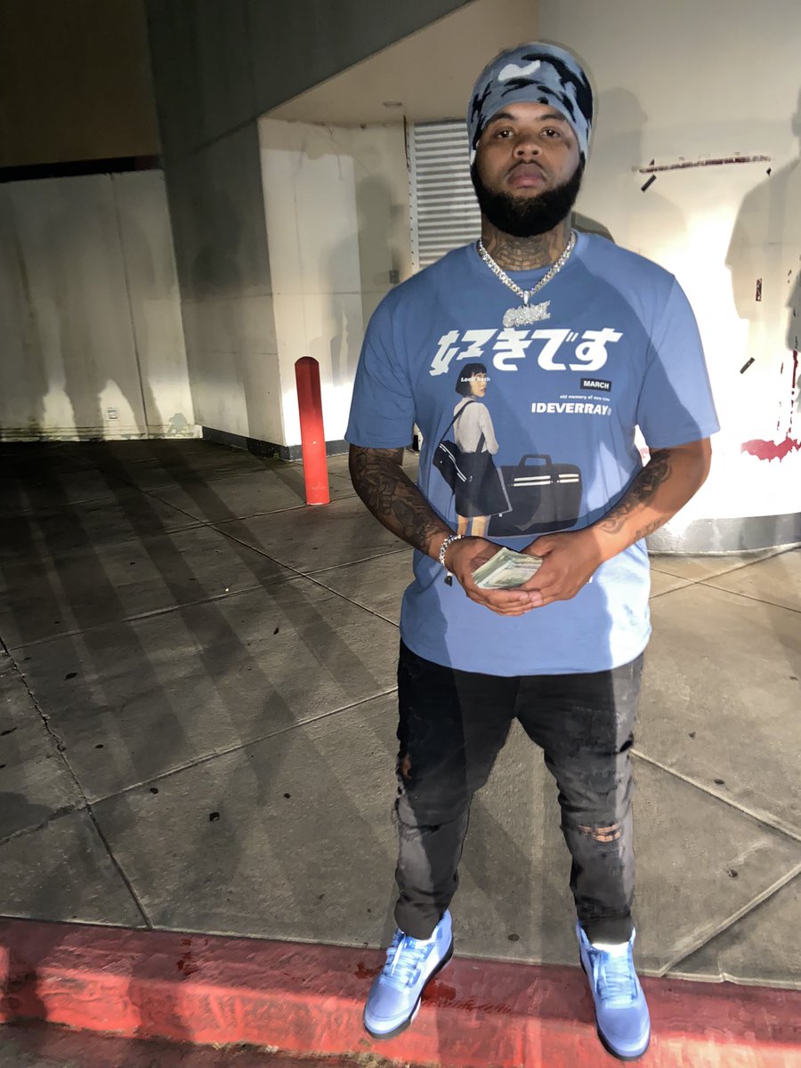 PluggedInCali4's tweet photo. 11 bricks on me, I feel like Mitch before Rico killed em… 🧱💔 #FreeTony #PITM https://t.co/gjliSvxDD7