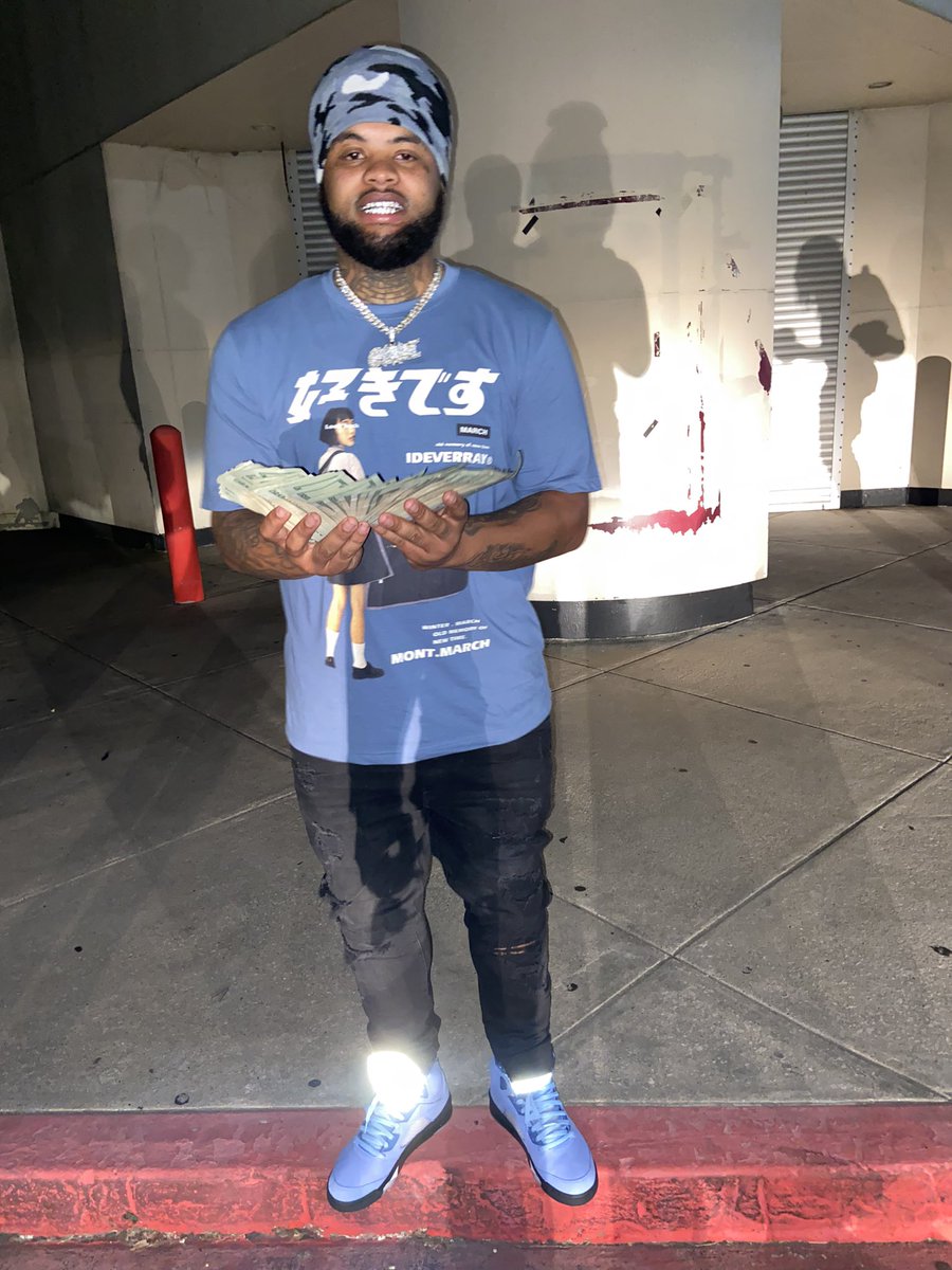 PluggedInCali4's tweet photo. 11 bricks on me, I feel like Mitch before Rico killed em… 🧱💔 #FreeTony #PITM https://t.co/gjliSvxDD7