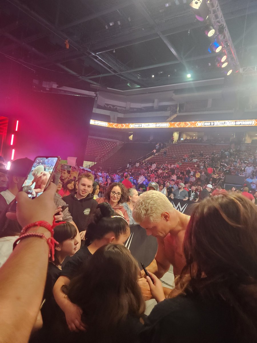 vanichapa's tweet photo. #WWESaltLakeCity 
Encinas Family is here !!!! https://t.co/7B2NTjFGEl