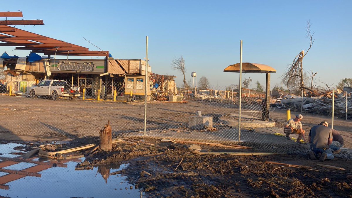 The destruction in Rolling Fork is astonishing!😔 Teams of <a href="/WCKitchen/">World Central Kitchen</a> 🙏already in the area joining the local efforts to help everyone we can! #ChefsForMississippi checking many towns across the damage area of the tornadoes!….
