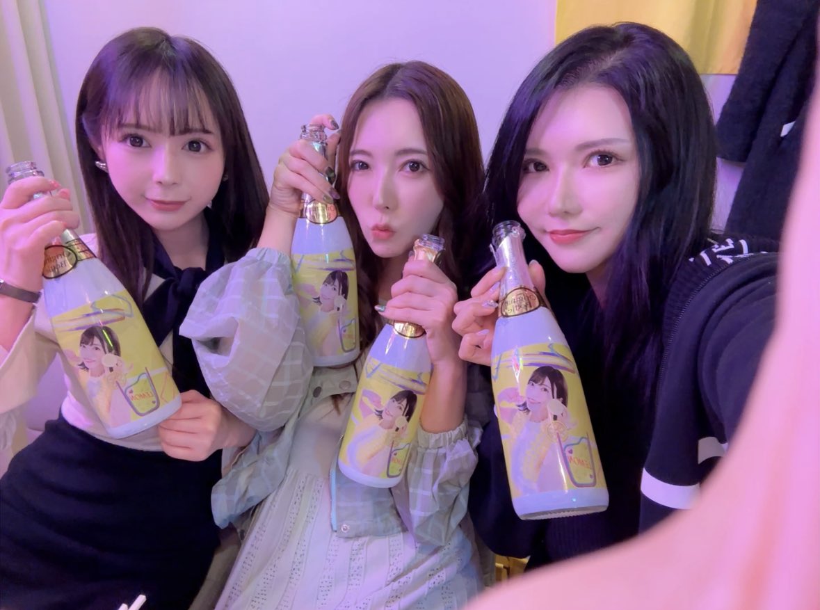 大好きいつメンとあいちんの澁谷肉横丁"LEMON“に行った時の他の写真💛🍋

カウンターになってて個室みたいな感覚！
ご飯美味しかった🍋🍋🍋💛
またいきたい！ https://t.co/BB8mvUAAzx