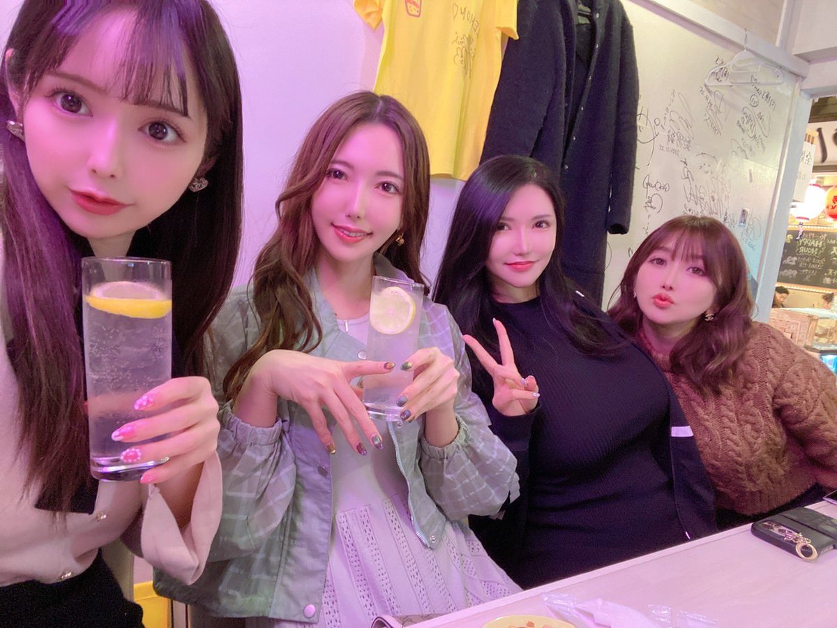 大好きいつメンとあいちんの澁谷肉横丁"LEMON“に行った時の他の写真💛🍋

カウンターになってて個室みたいな感覚！
ご飯美味しかった🍋🍋🍋💛
またいきたい！ https://t.co/BB8mvUAAzx