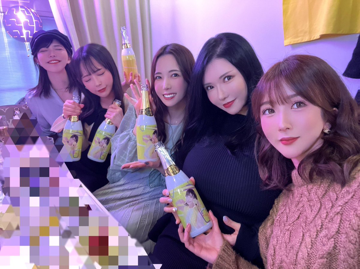 大好きいつメンとあいちんの澁谷肉横丁"LEMON“に行った時の他の写真💛🍋

カウンターになってて個室みたいな感覚！
ご飯美味しかった🍋🍋🍋💛
またいきたい！ https://t.co/BB8mvUAAzx