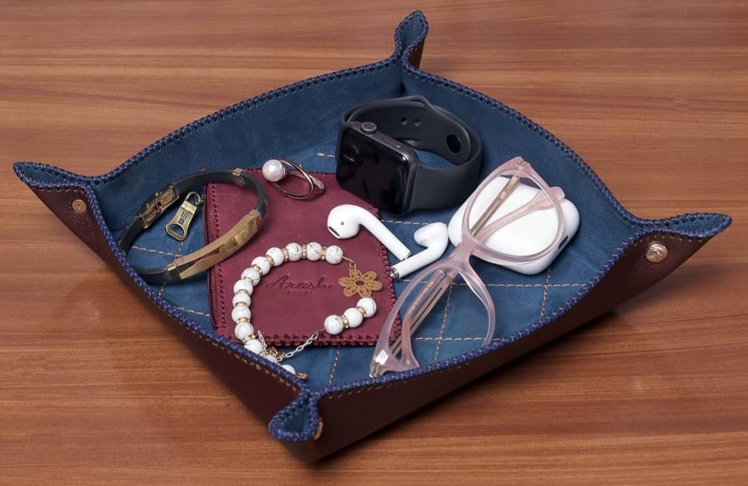 Arashleatherbag's tweet photo. Elegant, practical and sustainable, every home needs a leather tray. 

100% Handmade camel leather crafts made in #Dubai
#arashleather https://t.co/l5UELPXRAC