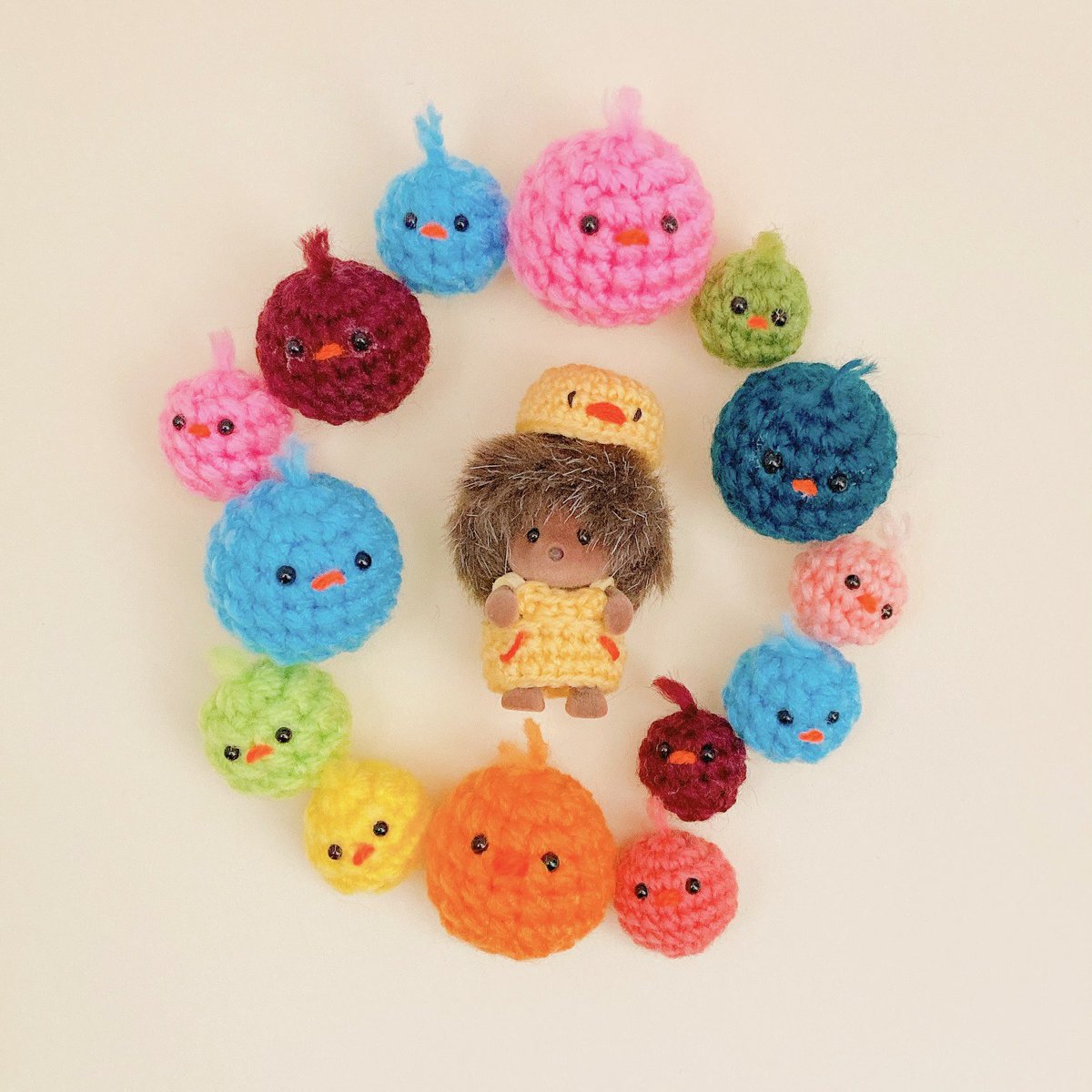 masaru_Handmade's tweet photo. ピヨピヨピヨピヨピヨ

#シルバニア　#カラフルひよこの群れ　#あみぐるみ https://t.co/AUJlJaNiWk