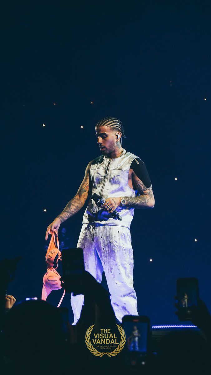Thevisualvandal's tweet photo. @rauwalejandro SATURNO WORLD TOUR @barclayscenter. SHOT BY ME. https://t.co/9j6awBQNON