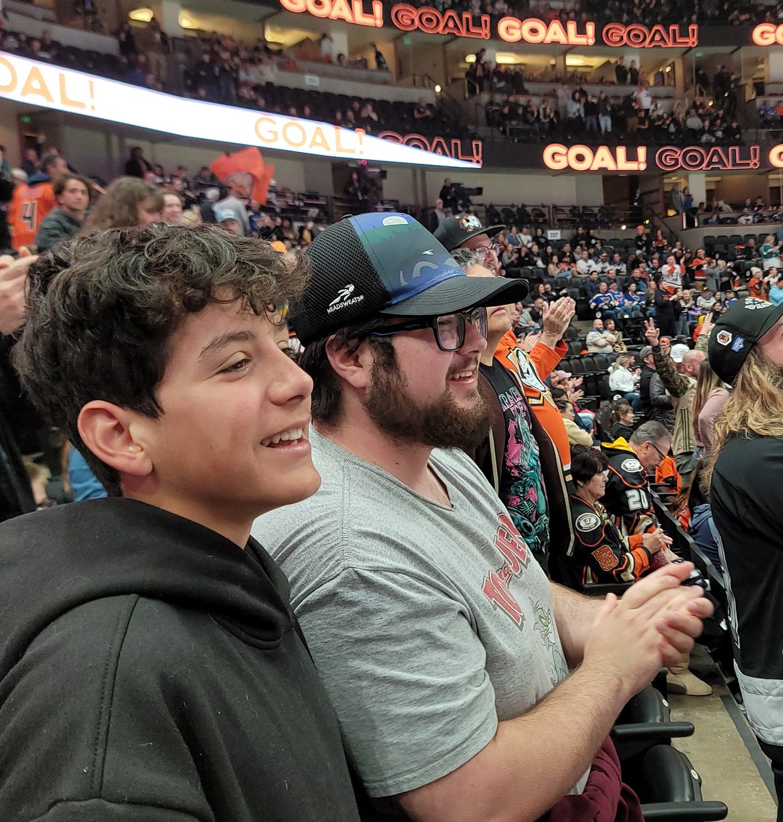 nelincali's tweet photo. Let's Go Ducks!! #flytogether https://t.co/bJo0cLienT
