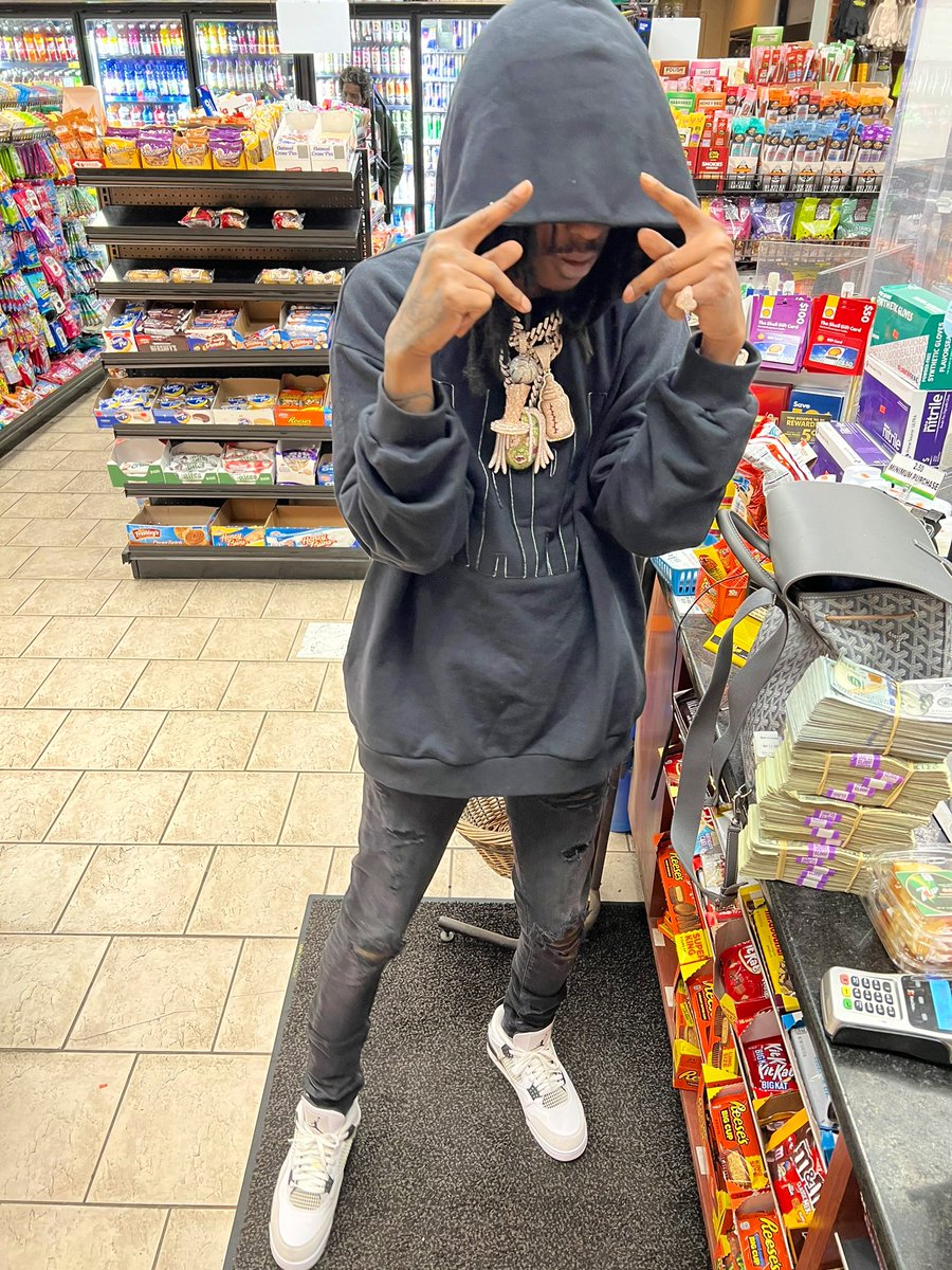 BabySmoove_'s tweet photo. i’ll never lose what’s mine. 🤍 https://t.co/TDvEhoByHL