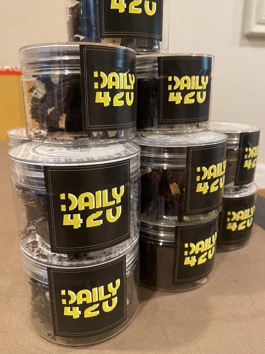 The_Daily420's tweet photo. #บราวนี่กรอบ ทีเด็ด 3 ชิ้นก็มาแล้ว เยิ้มๆเลย 555555555565

#บราวนี่กัญชา #คุกกี้กัญชา #ขนมกัญชา #ขนมเมา #กัญชา #กัญชาog #กัญชากรุงเทพ #กัญชาอัดแท่ง #กัญชาออแกนิค #กัญชาราคาถูก #กัญชานอก #พันลำ #บ้อง #พัทยา #สมุย #ภูเก็ต #เชียงใหม่ https://t.co/IRKNTkYr80
