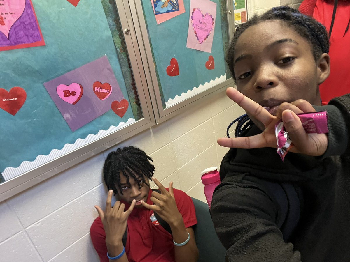 dewaynecoker's tweet photo. Gotta stop leaving my phone laying around. Lol #beajet https://t.co/1e2PSmoAuh