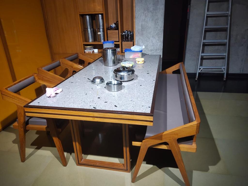jasraj_uttam's tweet photo. Let your dinner table set it up for you.#diningspace 
#diningtable 
#diningroom 
#woodendiningtable 
#woodworking 
#art #woodfurniture 
#furnituremanufacturer #furnituredesign #homeinterior #homedecor #interiordesign #artwork #design #designer #woodtruner #woodworking #archetect https://t.co/CRyF0pErAR
