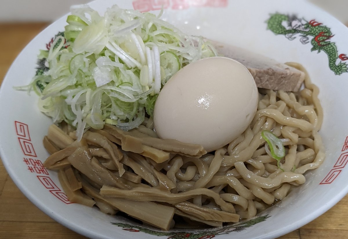 wolf_lonely's tweet photo. 本来、休日であればXSRに乗る日、なんだが。。。雨の日は乗らない。んでも、食べに行きたい #天童製麺 通勤用スクーターにカッパ着てレッツゴー #閖上朝市 #白キクラゲ が終わってしまったので #twitter100 円券を買わずに発券したけど、後悔😭 今日の麺も良かった😁 日曜の営業に感謝🙏🙇‍♂️ ご馳走様っ! https://t.co/VudG5mp2U0