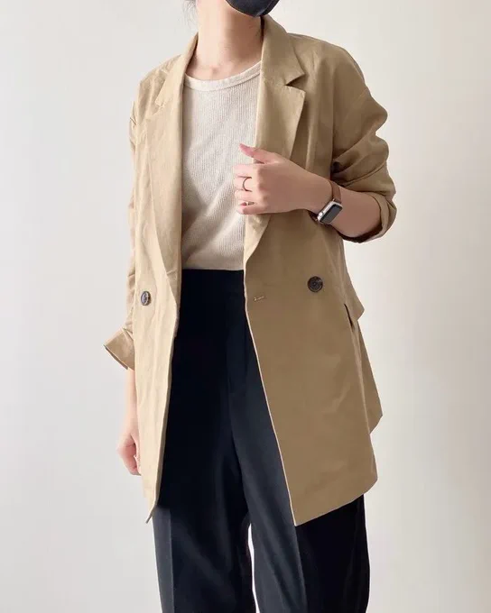 【GU】サッと羽織るだけでオシャレ!ゆったり感が今っぽい「高見えジャケット」夏までガンガン使える名品です!の「リネンブレンドテーラードジャケット」は、リネンブレンド素材の風合いが春夏コーデと相性バツグン!ゆったりシルエットで、ラフに着られるのも◎ 