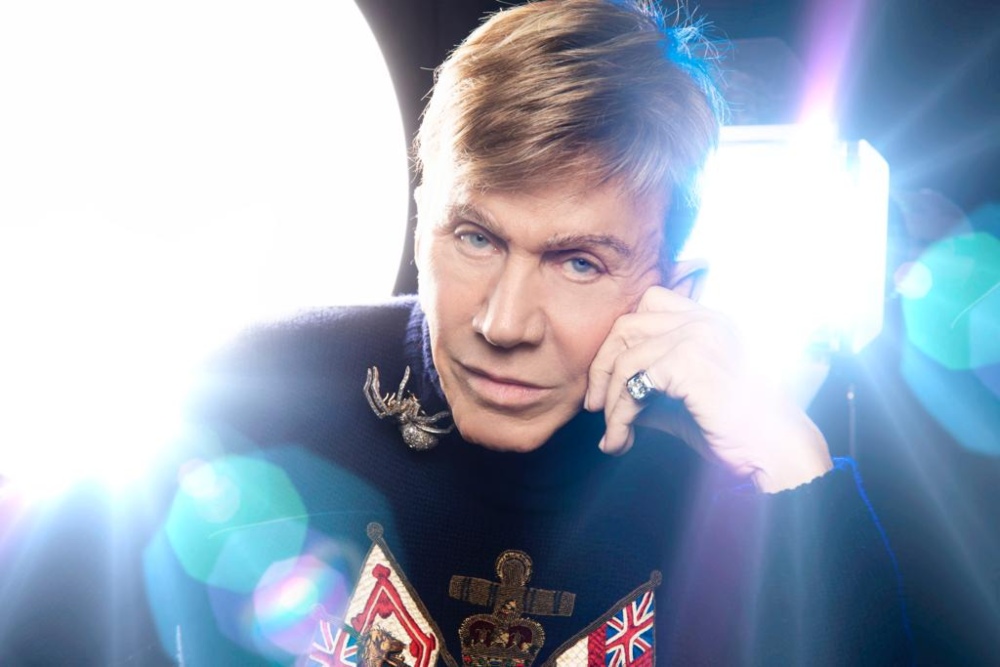 Salvemos a Osmel: el zar de la belleza está amenazado en La Casa de Los Famosos .- venezuelainformahoy.com/salvemos-a-osm… 

#25Mar