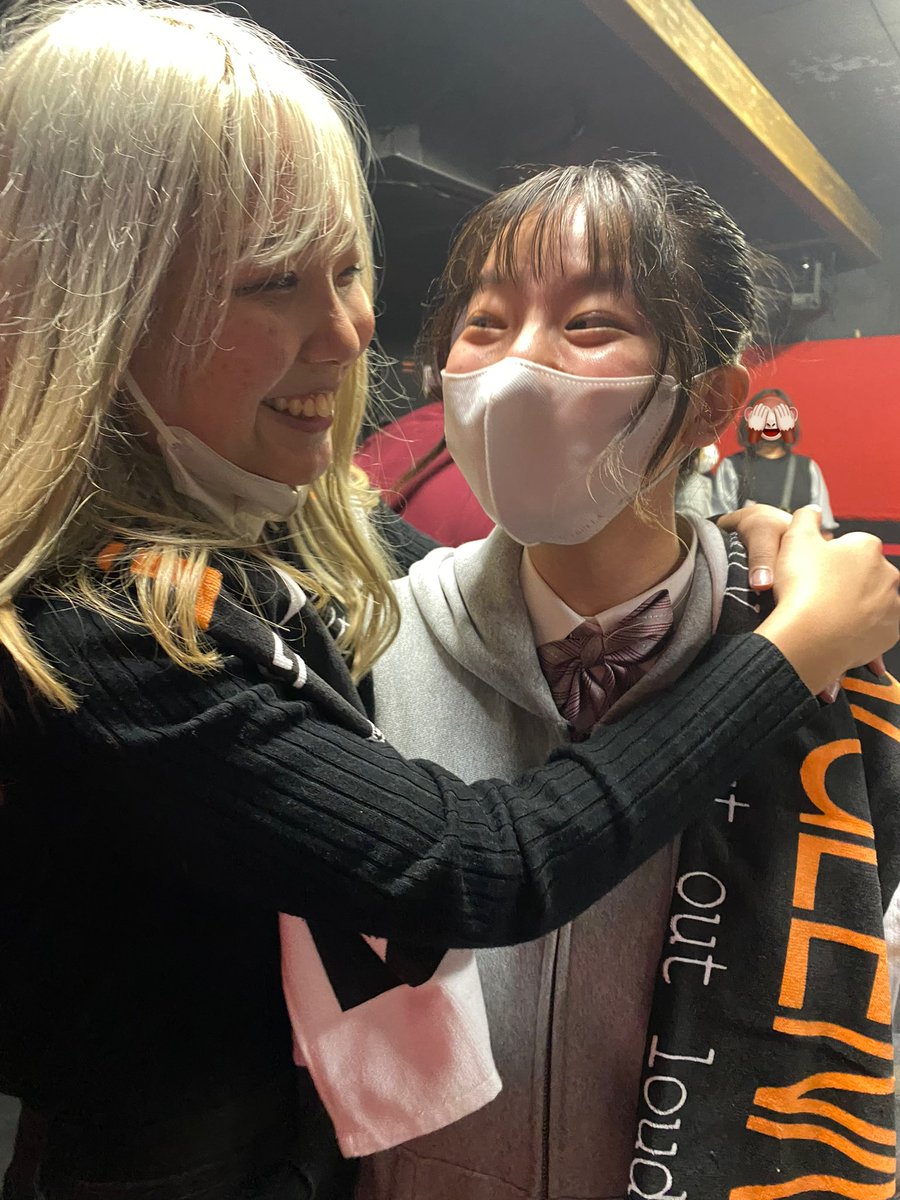 sik_xx_act's tweet photo. 昨日かえでちゃんといちゃついてた時の写真、、、、
髪の毛ギシギシすぎる���、、
誰かいいトリートメントとシャンプー教えてください😨 https://t.co/uhdFC6RL0o