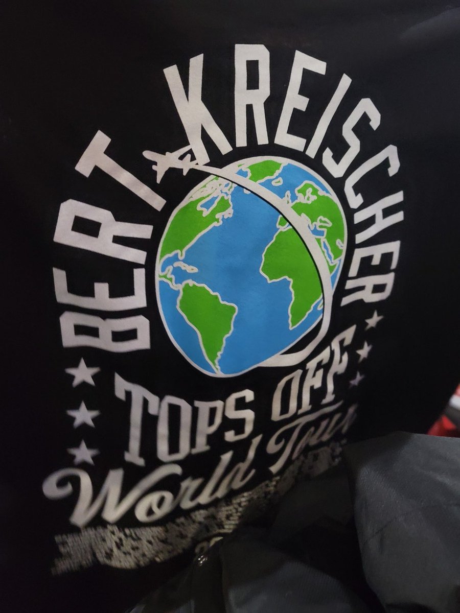 YoungJediDad's tweet photo. @bertkreischer 

Let's get this going! #TopsOffWorldTour https://t.co/AyBgj3QNvi