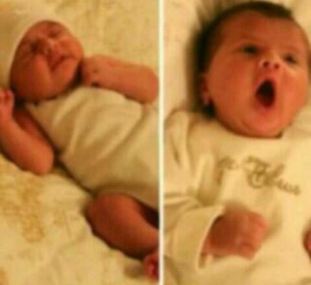 ALM_R_A's tweet photo. من ﺎلأشياء ﺎلجميلہ في ﺎلحياة :  طفل صغير ما طلعت لہ أسنان ويحاول يعض اصبعك ☹♥♥ https://t.co/4zUVi7WeQN